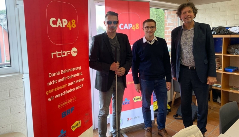 Beiratspräsident Henri Reul und Vize-Präsident Frédéric Krickel mit dem Generaldirektor der Aktion CAP48 Renaud Tockert