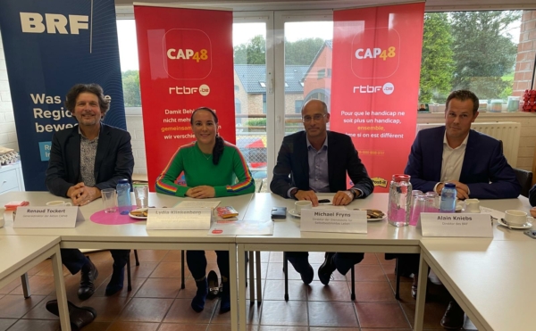 Pressetermin zur Vorstellung von CAP48: von links: Generaldirektor der Aktion CAP48 Renaud Tockert, Sozialministerin Lydia Klinkenberg, Michael Fryns (Direktor der Dienststelle für Selbstbestimmtes Leben), BRF-Direktor Alain Kniebs