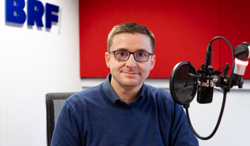 Frédéric Krickel im Studio des BRF (Bildquelle Julien Claessen/BRF)