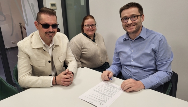 Das Präsidium bei der Unterschrift des Mietvertrags. Von Links Henri REUL, Sophie MEYER, Frédéric KRICKEL.